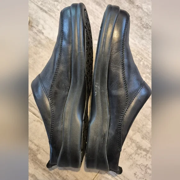 Birkenstock Black and Tan Women's Shoes - Picture 2 of 5